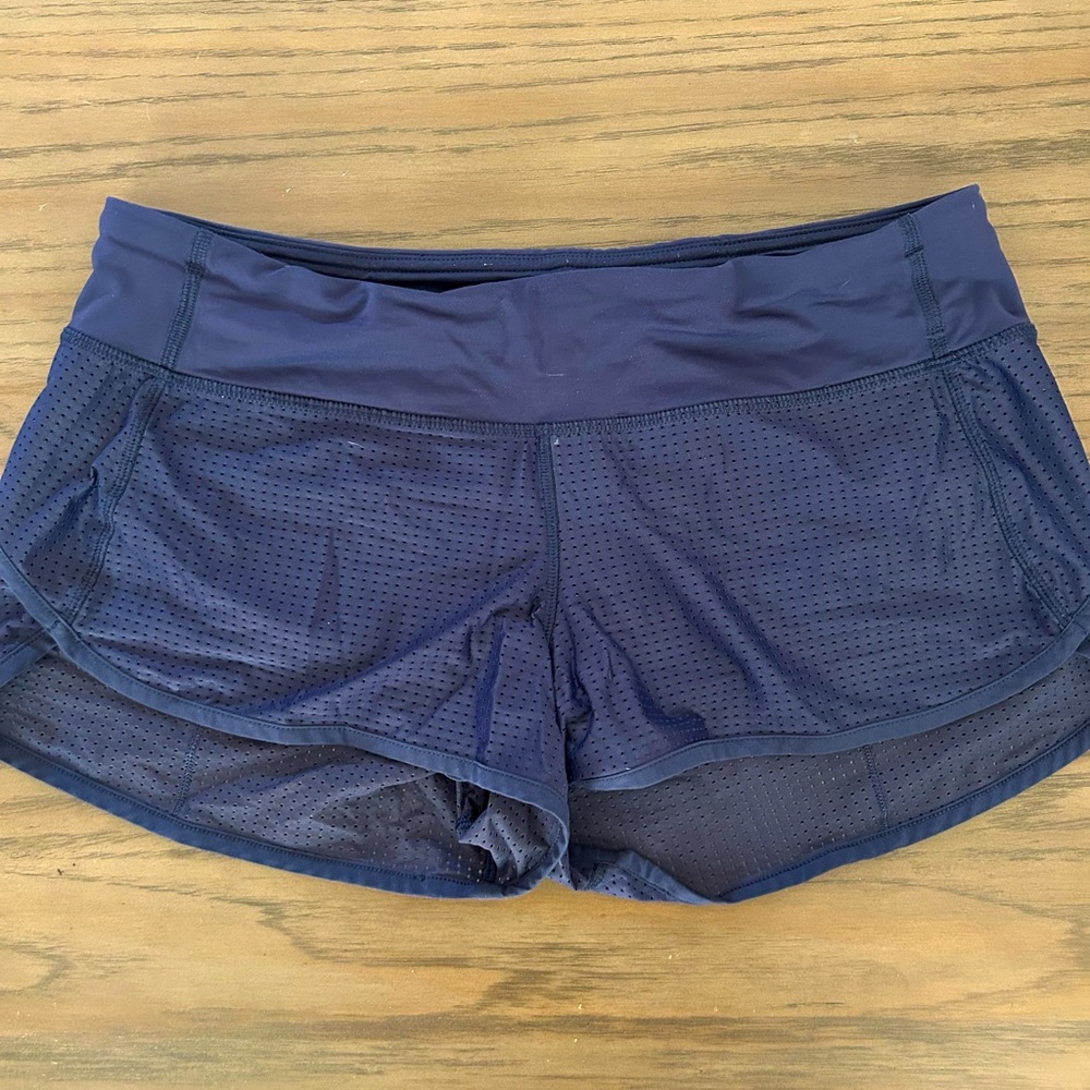 Lululemon speed up short size 8 2.5 in inseam. Navy mesh